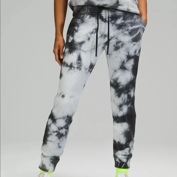 Lululemon Warm Down Jogger - Picture 5 of 6
